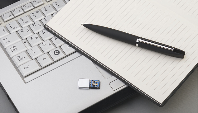 Ручка шариковая "Callisto" с флеш-картой 32Gb (USB3.0), покрытие soft touch с логотипом в Ставрополе заказать по выгодной цене в кибермаркете AvroraStore