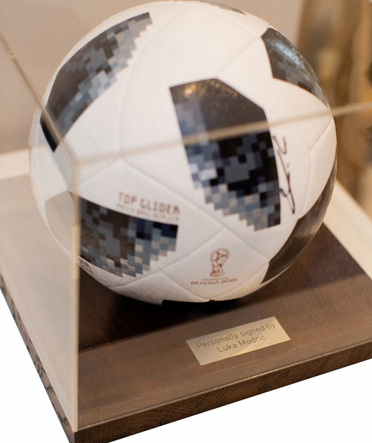 Футбольный мяч с автографом Луки Модрича с логотипом в Ставрополе заказать по выгодной цене в кибермаркете AvroraStore