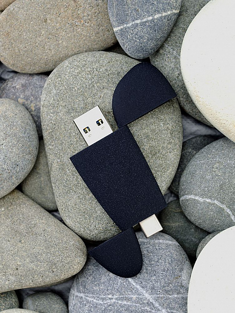 Флешка Pebble Type-C, USB 3.0, черная, 16 Гб с логотипом в Ставрополе заказать по выгодной цене в кибермаркете AvroraStore