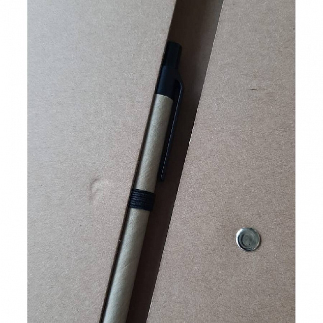 Блокнот NEYLA A5 на пружине, твердая обложка, шариковая ручка, рециклированный картон с логотипом в Ставрополе заказать по выгодной цене в кибермаркете AvroraStore