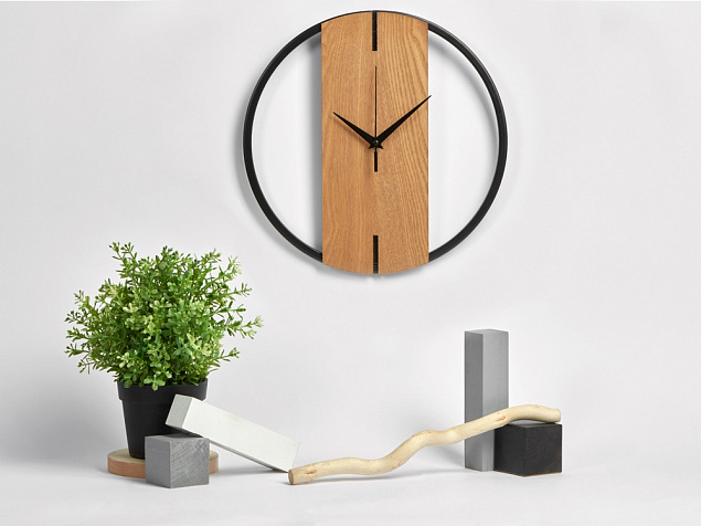 Деревянные часы с металлическим ободом «Time Wheel» с логотипом в Ставрополе заказать по выгодной цене в кибермаркете AvroraStore