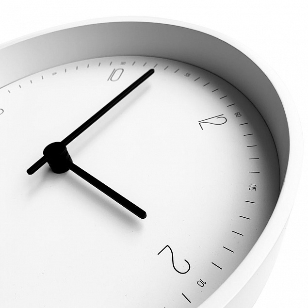 Часы настенные Lite, белые с логотипом в Ставрополе заказать по выгодной цене в кибермаркете AvroraStore