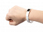 Силиконовый браслет Brisky с металлическим шильдом, белый с логотипом в Ставрополе заказать по выгодной цене в кибермаркете AvroraStore