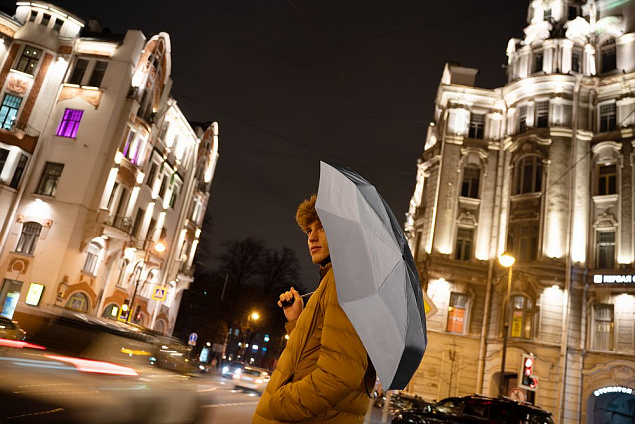 Зонт складной Show Up со светоотражающим куполом, черный с логотипом в Ставрополе заказать по выгодной цене в кибермаркете AvroraStore